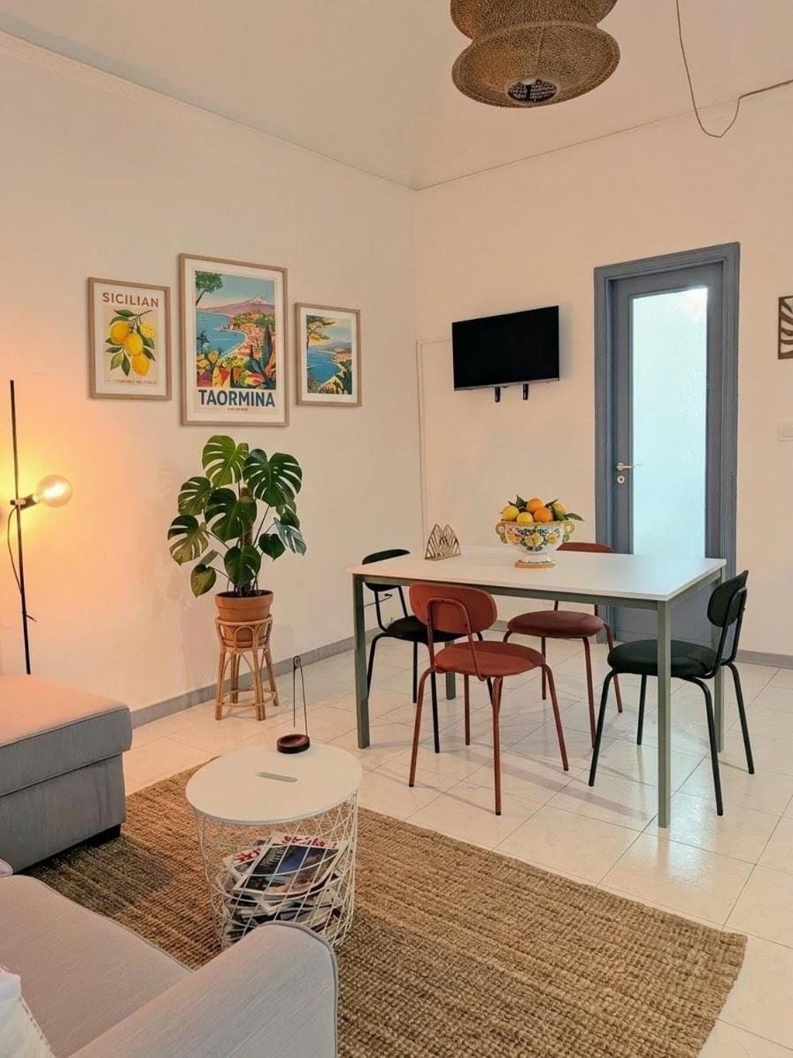 TV and multimedia, Living room, Dining area