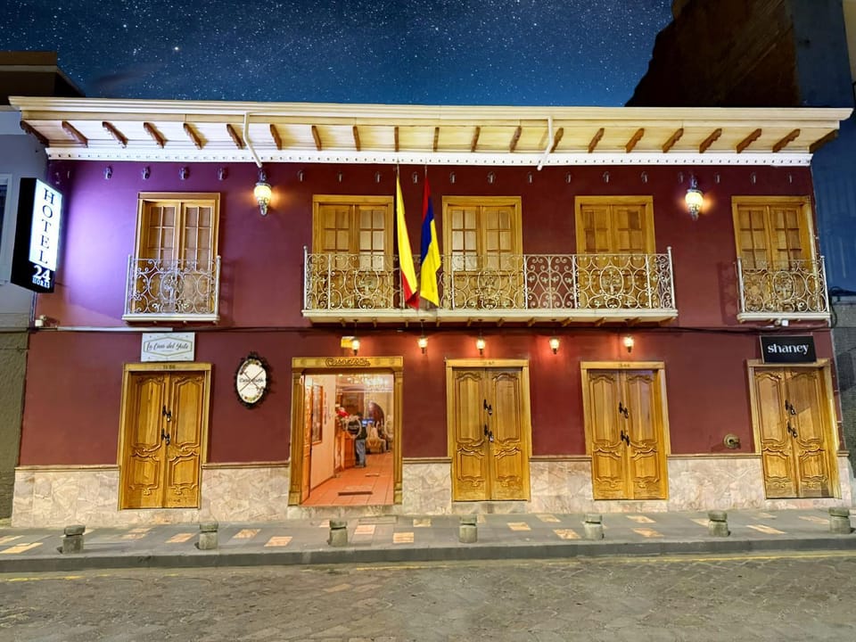 Property building, Facade/entrance, Night