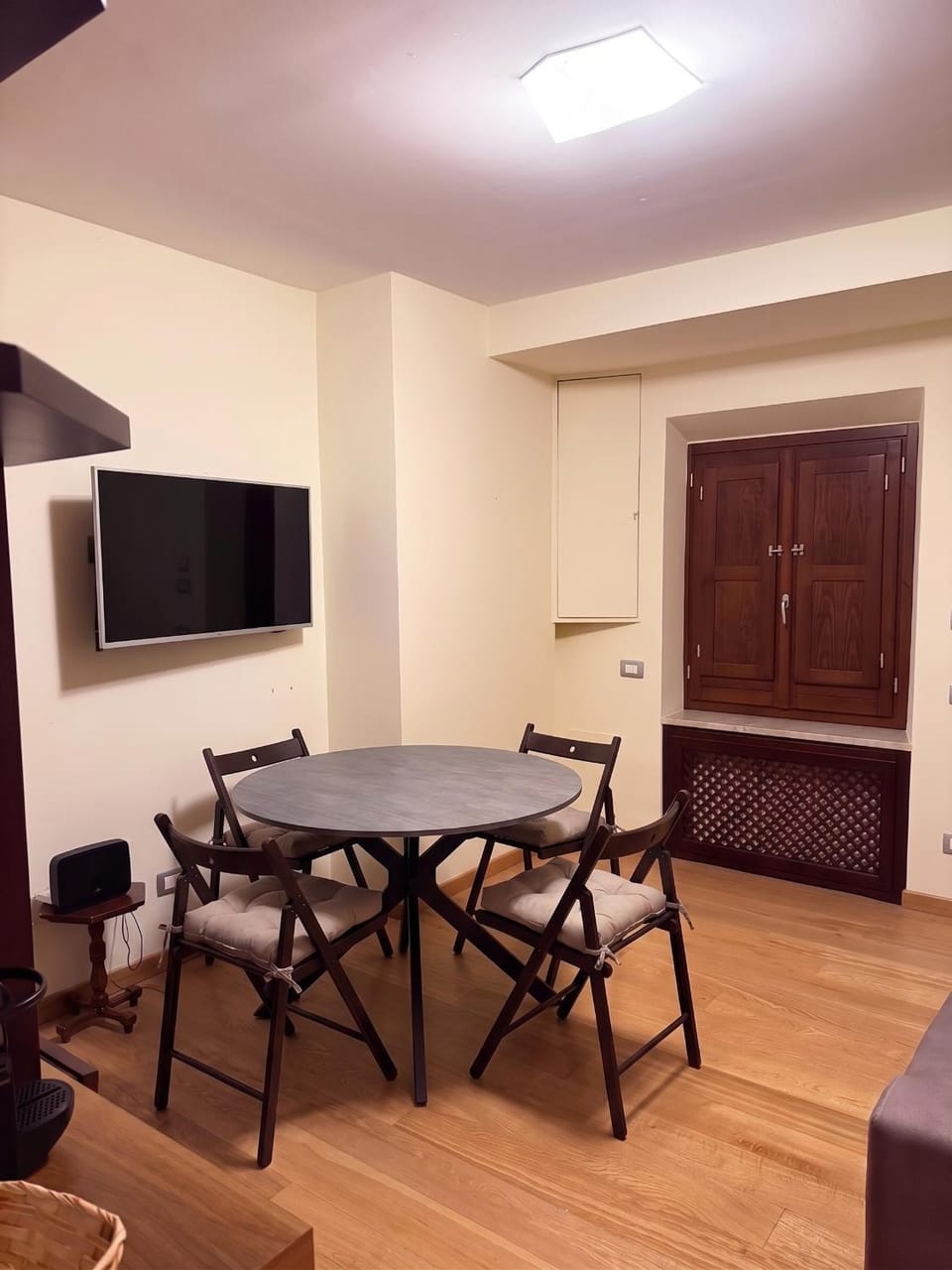 TV and multimedia, Living room, Seating area, Dining area