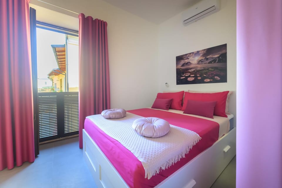 Bedroom, air conditioner