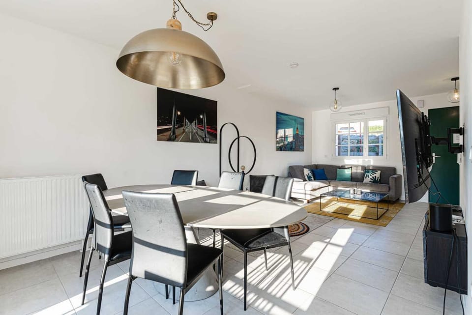 Seating area, Dining area