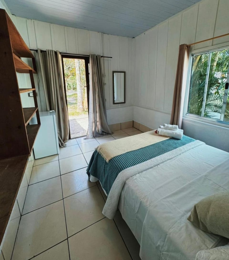 Pousada Bela Vista ilha do mel jardim Bed and Breakfast in State of Paraná