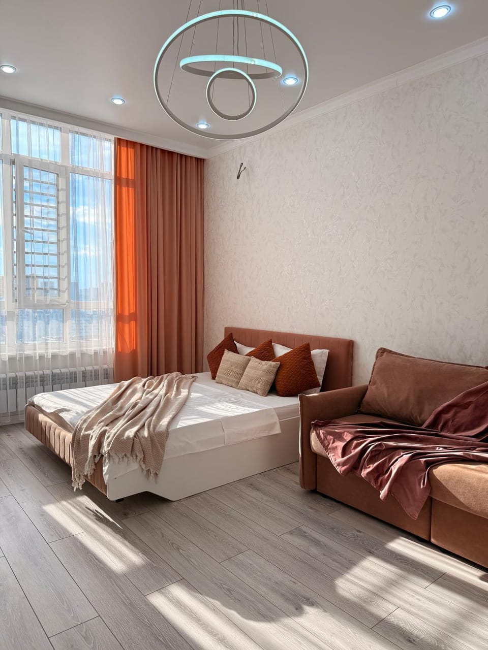 Bed, Living room, Photo of the whole room, Seating area, Bedroom