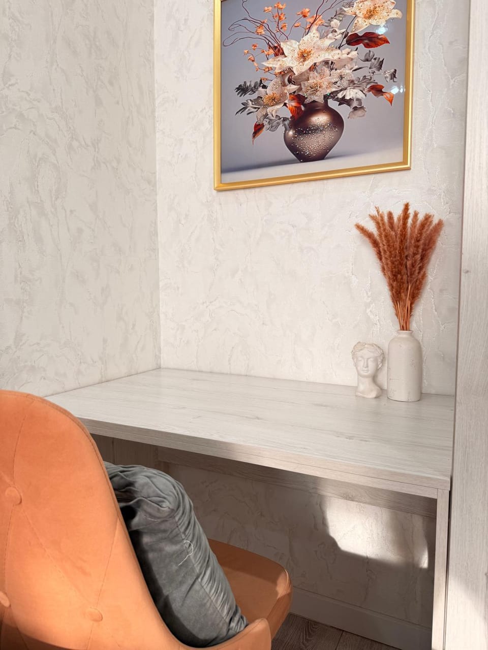 Living room, Decorative detail, Seating area