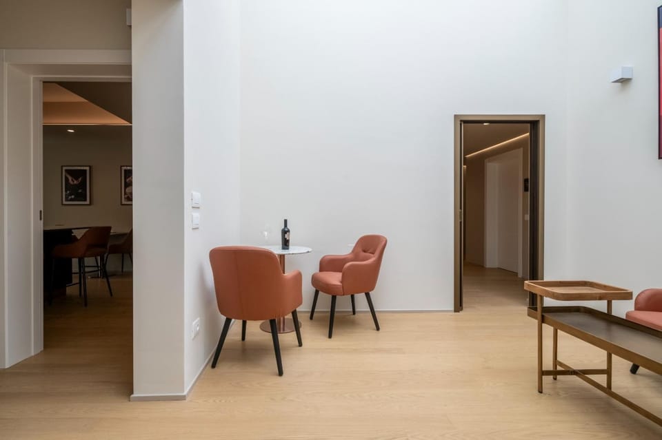 Communal lounge/ TV room, Living room, Seating area
