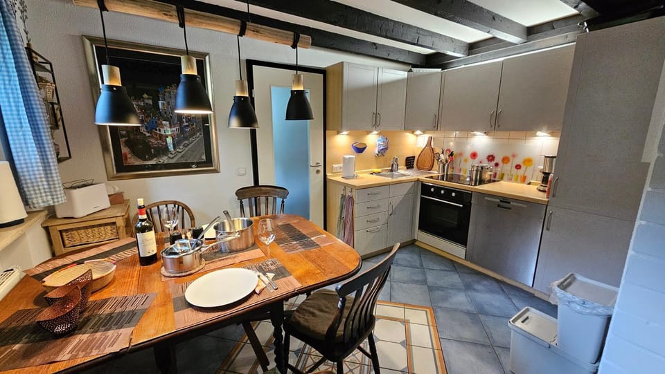 Property building, Kitchen or kitchenette, Living room