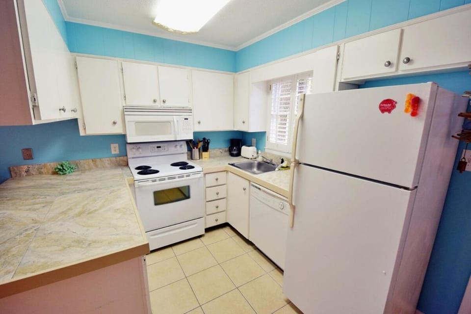 Demere House Condo #2 - Walk-to-Beach 2BR St Simons Island Vacation Rental Near Pier Village House in Saint Simons Island