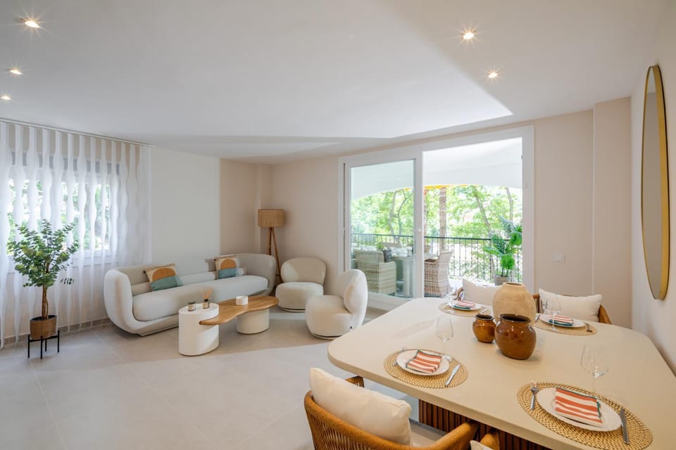 MARBELLA BANUS SUITES - Banús - Dama de Noche - Fully Renovated Designer 2BR - 2BA - Large Outdoor Terrace with Dining Area - Bright & Modern - Brand New Furniture & Appliances - S Pools - Ideal for Families Apartment in Marbella