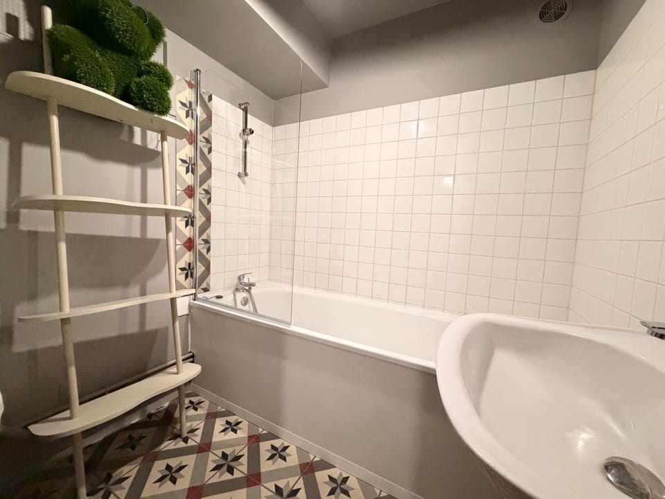 Bathroom, Bath, towels