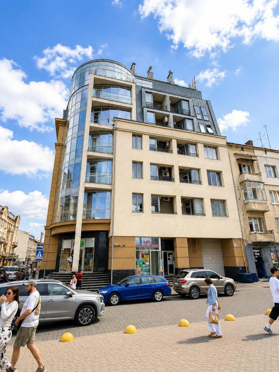 Property building, Day, Street view, Location
