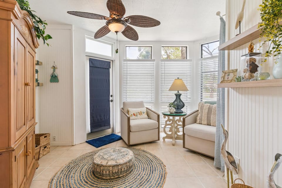 Beachy Island Retreat - Minutes to East Beach, Pier Village & Golf House in Saint Simons Island