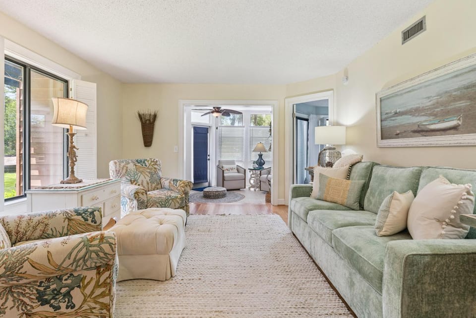 Beachy Island Retreat - Minutes to East Beach, Pier Village & Golf House in Saint Simons Island