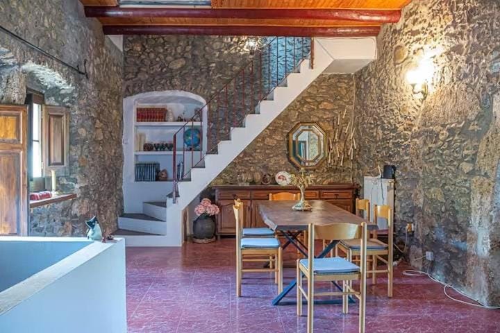 Can Riqué House in Alt Empordà