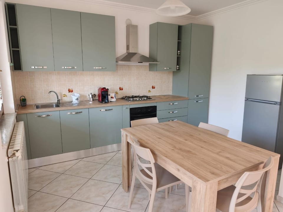 Kitchen or kitchenette, Dining area, dishwasher