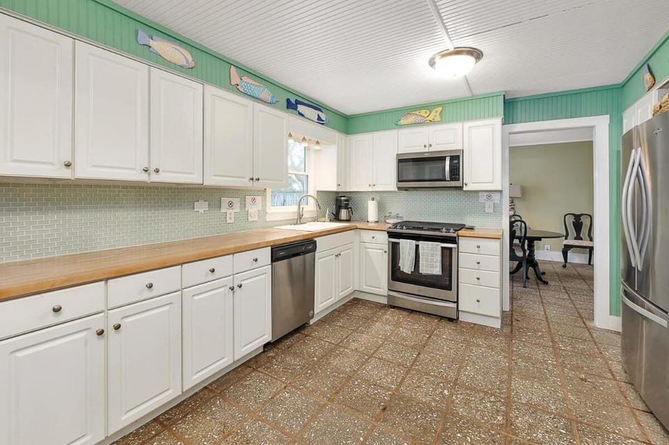 Peace of the Beach - 7BR East Beach St Simons Island Rental with Pool House in Saint Simons Island