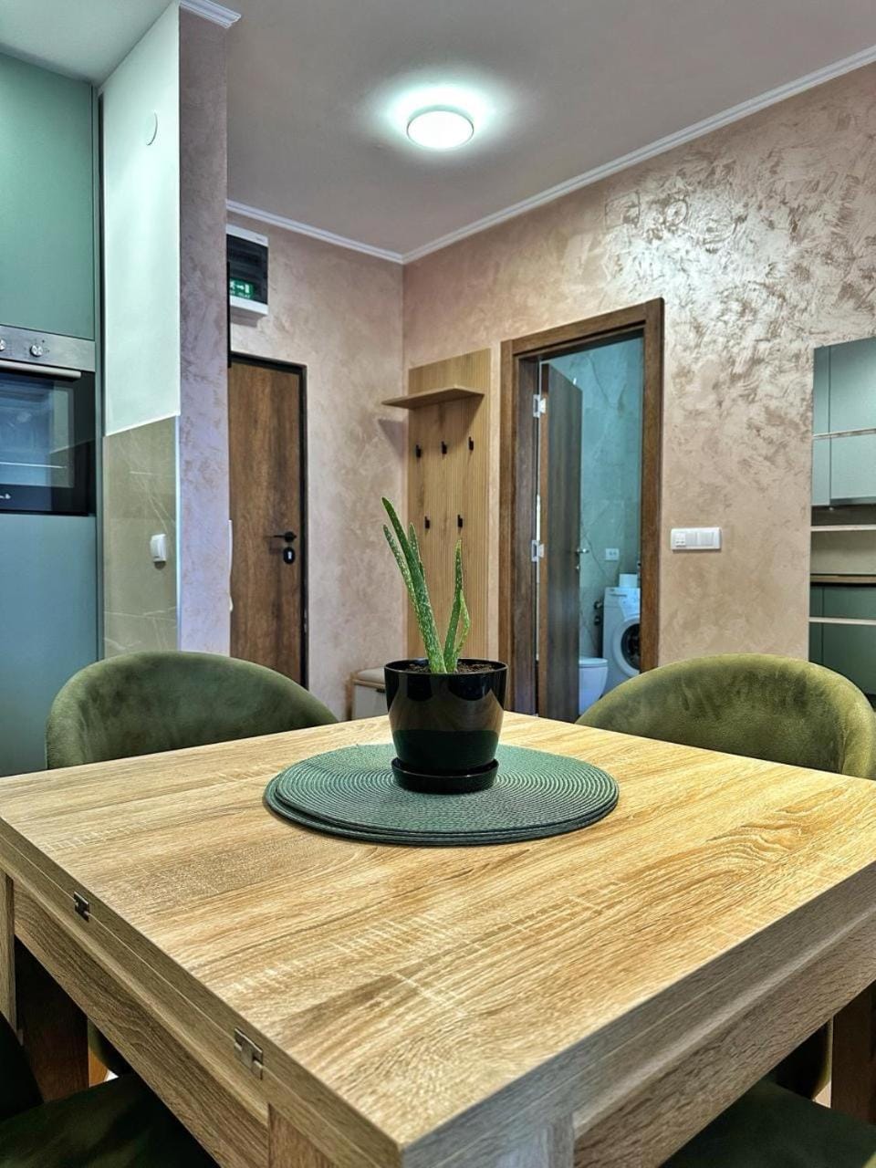 Kitchen or kitchenette, Seating area, Dining area