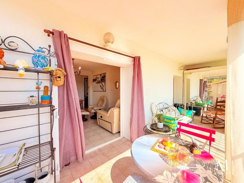 Maisonnette avec jardin et aperçu mer à Bandol Apartment in French Riviera
