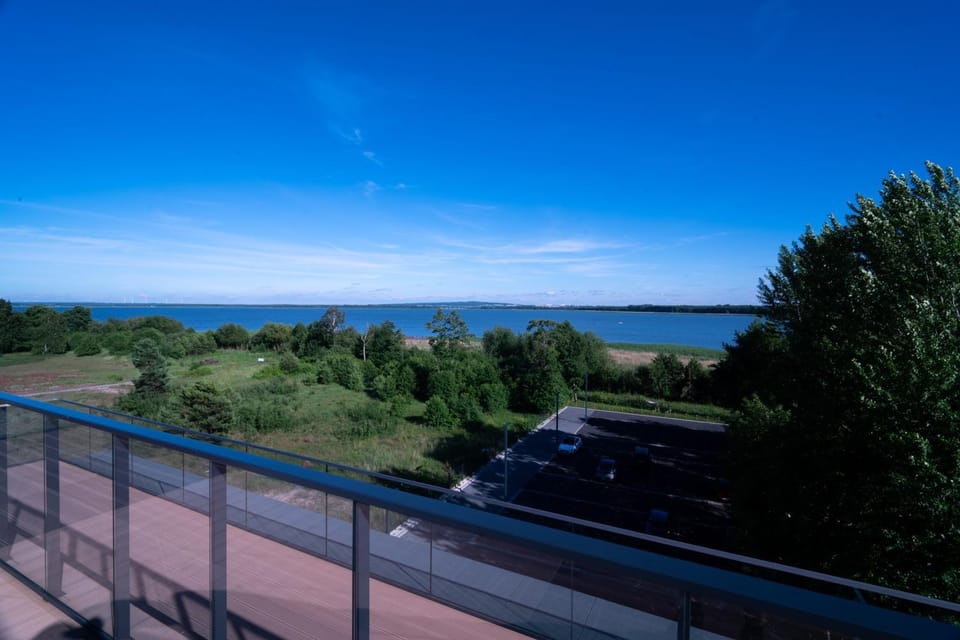 Neighbourhood, Lake view