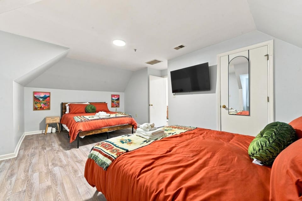 1BR 1Bath East Liberty Entire Apartment w Balcony Apartment in East Liberty
