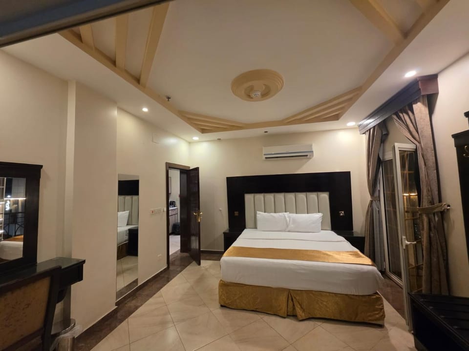 Bed, Bedroom, air conditioner