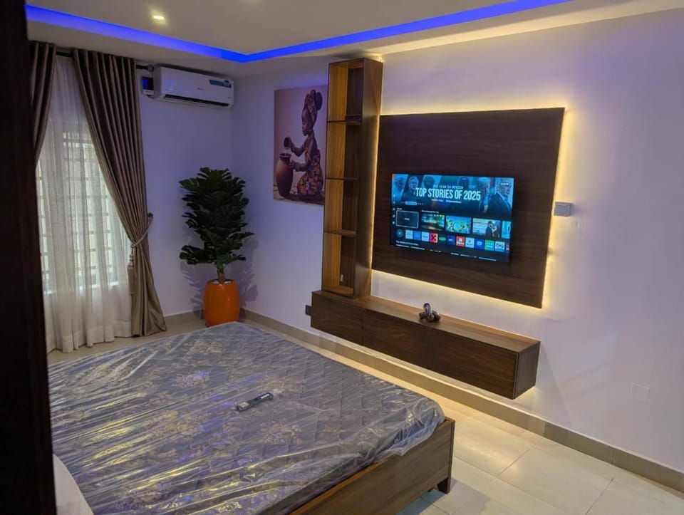 Bed, TV and multimedia, Bedroom, air conditioner