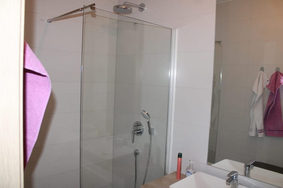 Shower, Bathroom, towels