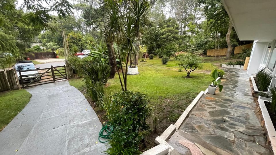 Property building, Day, Natural landscape, Garden, Garden view, Parking