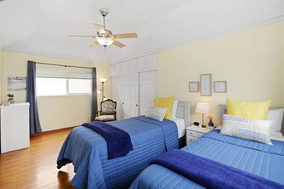 304 - 35th Street House in Balboa Peninsula
