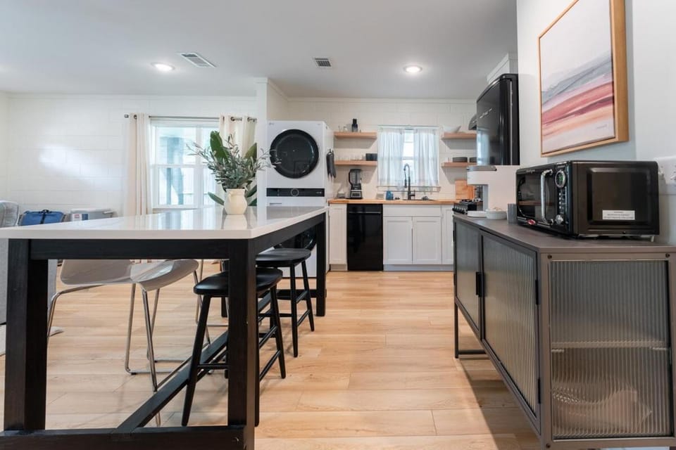 Luxury Beach Retreat Near Pier Village - The Black Pearl on St Simons Island House in Demere Park