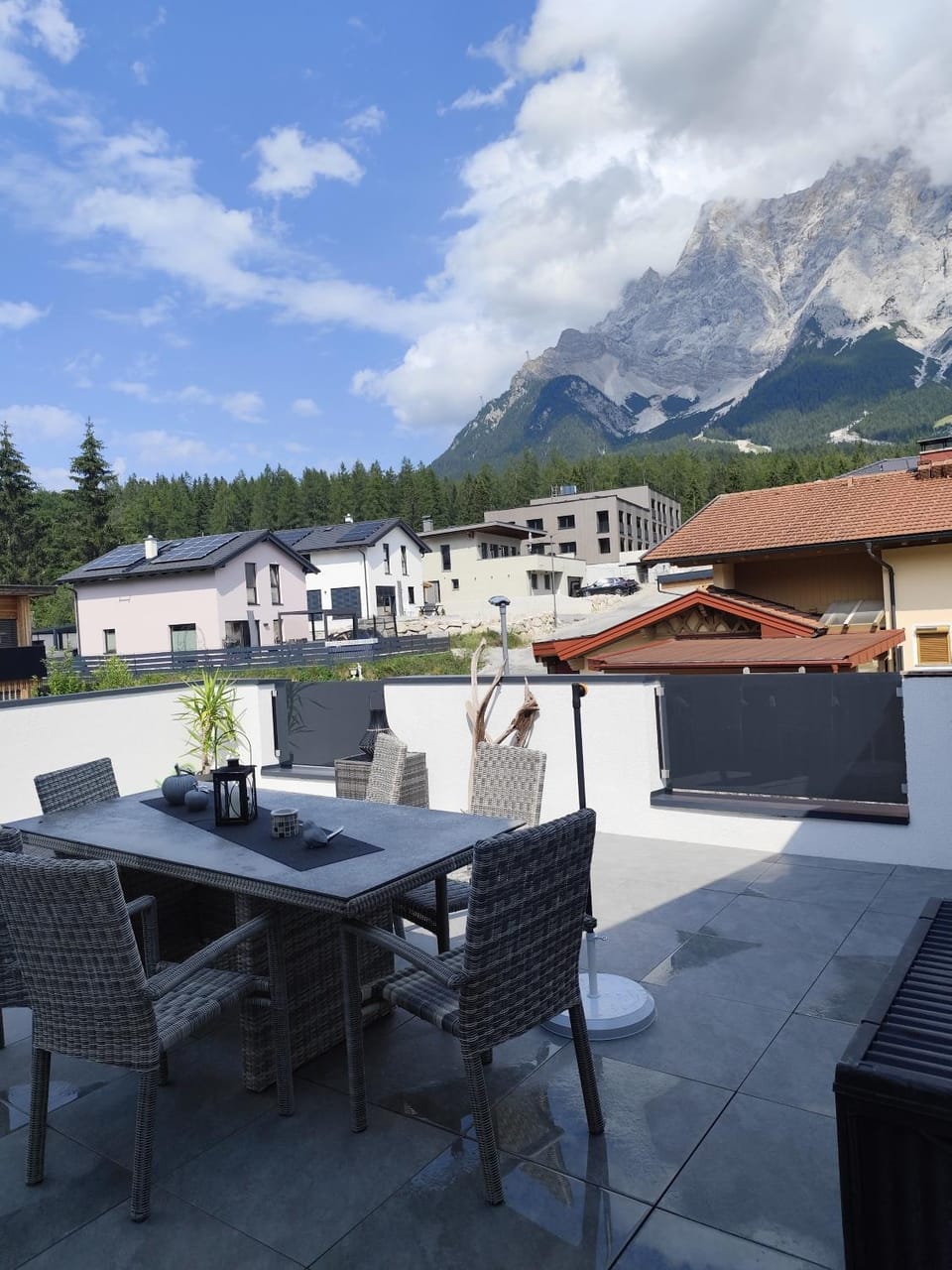 Natural landscape, View (from property/room), Balcony/Terrace, Dining area, Mountain view