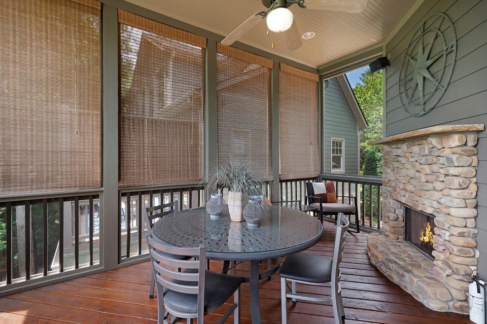 The Perch - Big Canoe, GA - Soak in Your Own Private Hot Tub, Warm Up in the In-Home Sauna, and Stretch Out Across Three Spaciou House in Big Canoe