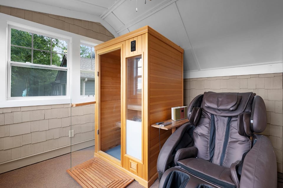 The Perch - Big Canoe, GA - Soak in Your Own Private Hot Tub, Warm Up in the In-Home Sauna, and Stretch Out Across Three Spaciou House in Big Canoe