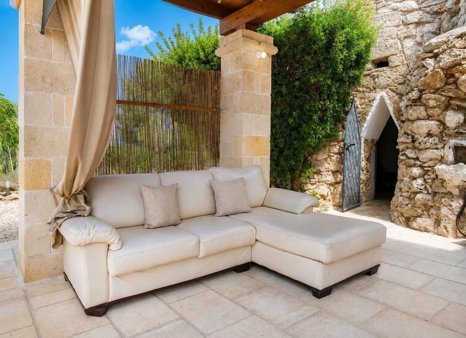 Trullo del Colonnello House in Apulia