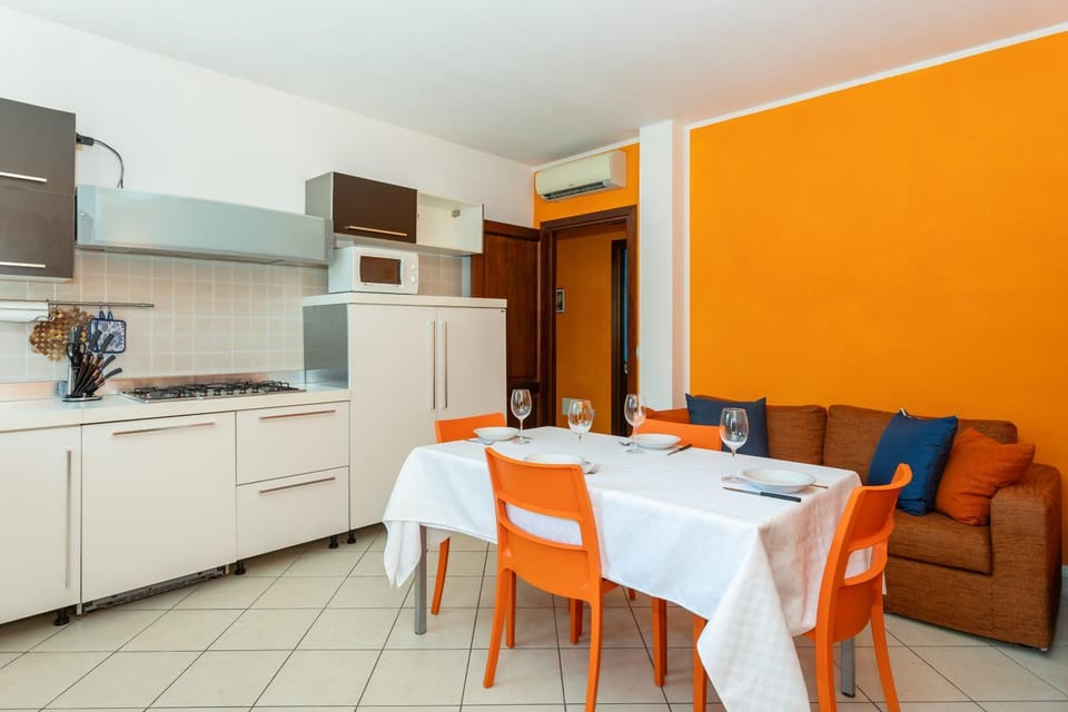 Kitchen or kitchenette, Seating area, Dining area, oven, pet friendly, stove, air conditioner