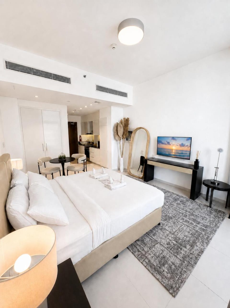 Bed, TV and multimedia, Bedroom