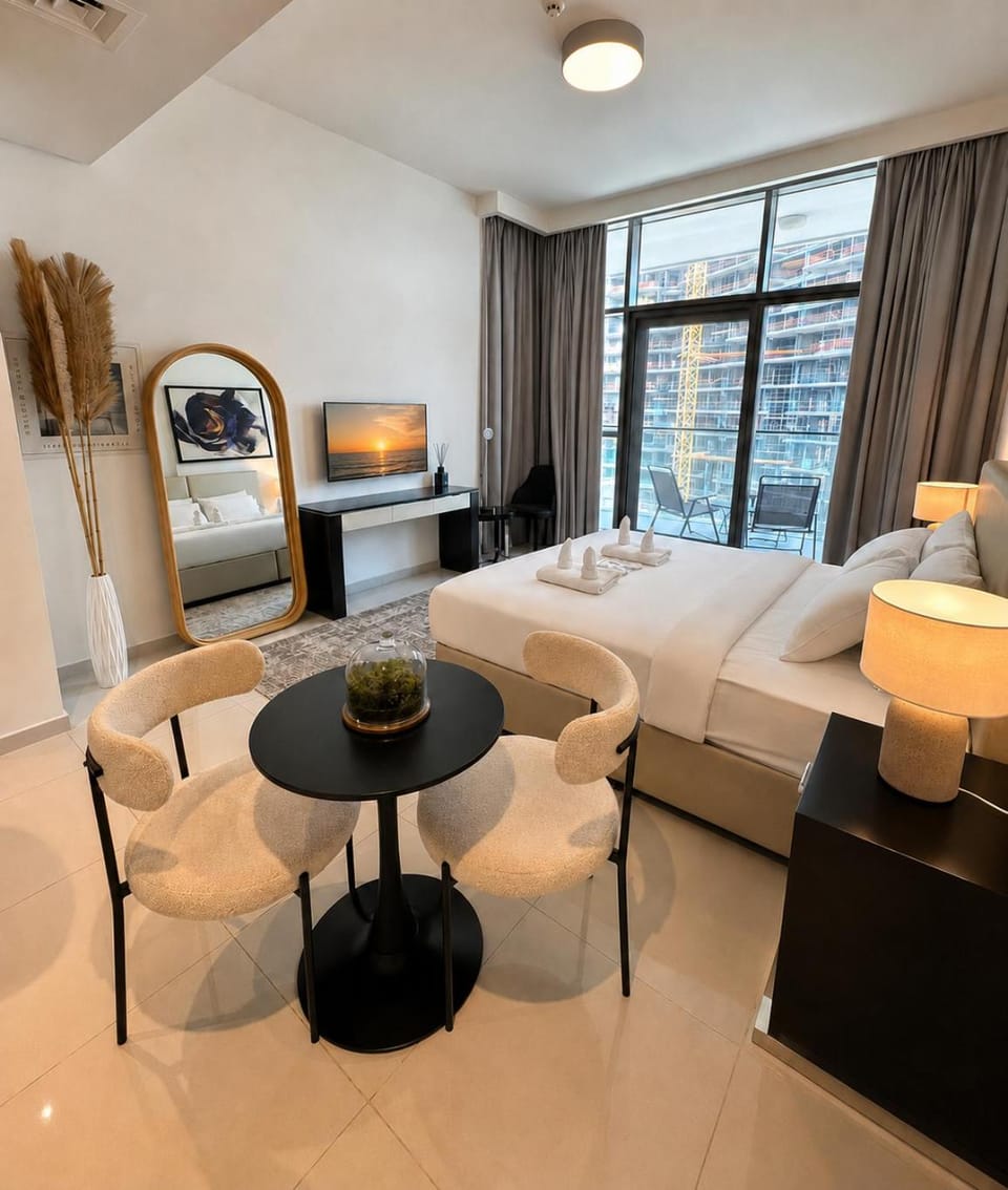 Bed, TV and multimedia, Bedroom
