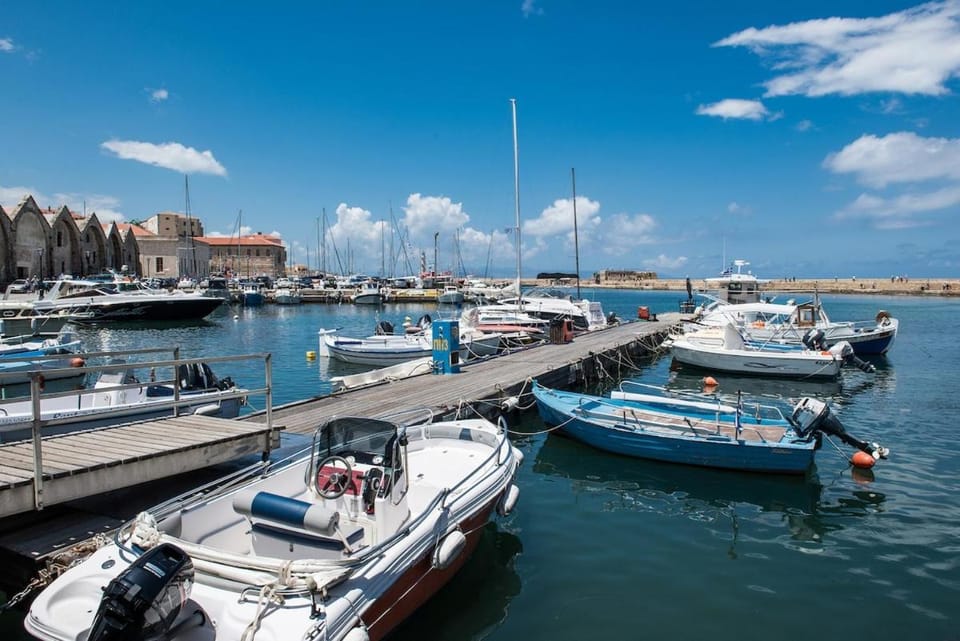 Villa Frizette in Venetian Harbour by Nyx Chic Manor Villa in Chania