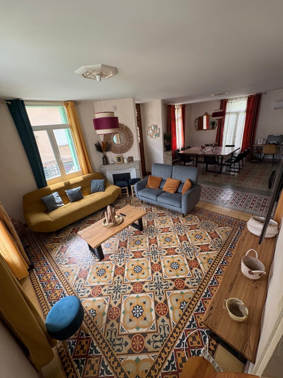 Living room, Seating area, Dining area