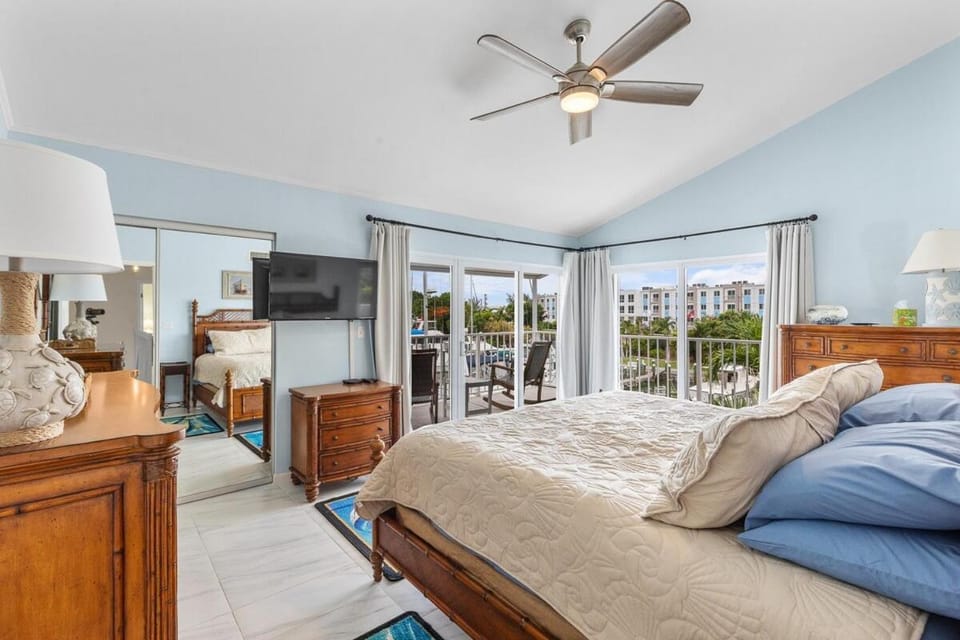 Luxury Harbourview Retreat at Bonefish Yacht Club House in Key Colony Beach