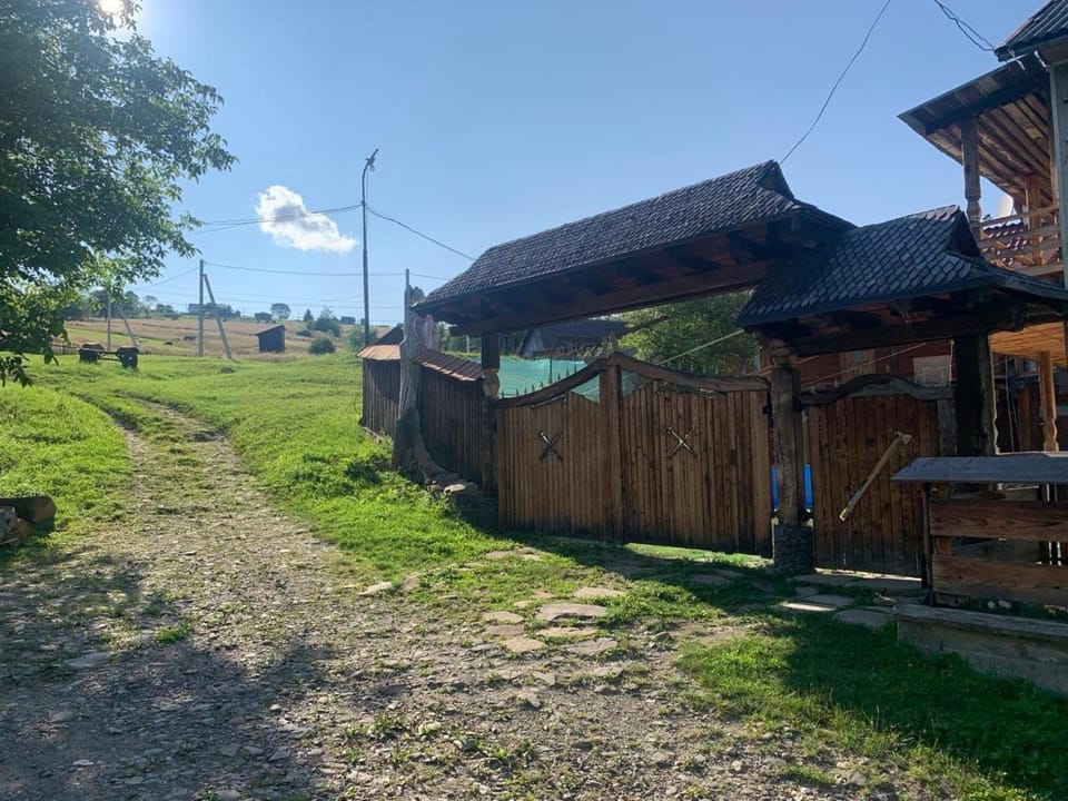 Садиба У Кума Nature lodge in Ukraine