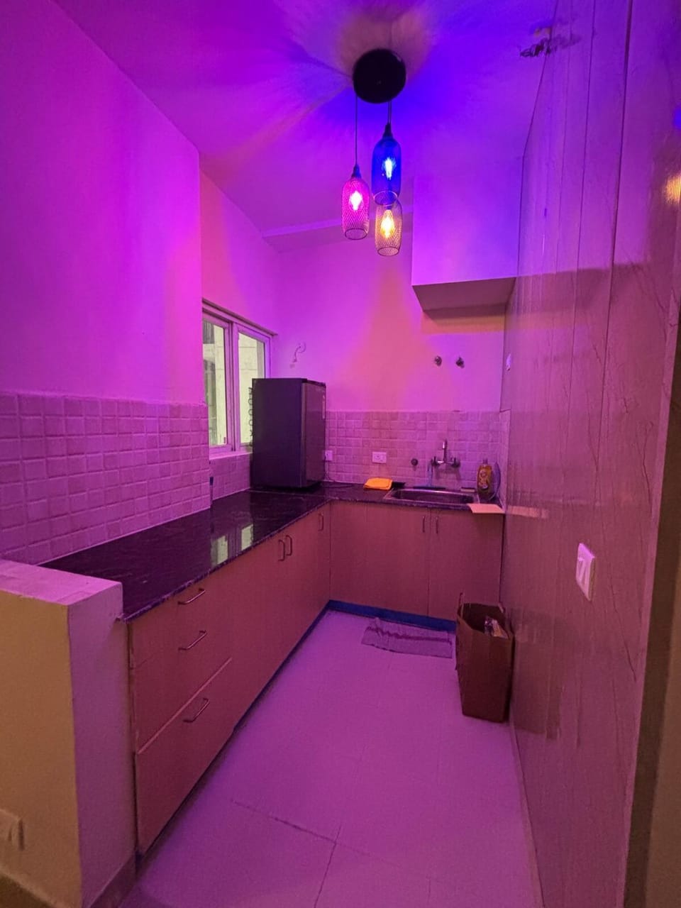 Kitchen or kitchenette, minibar, stove