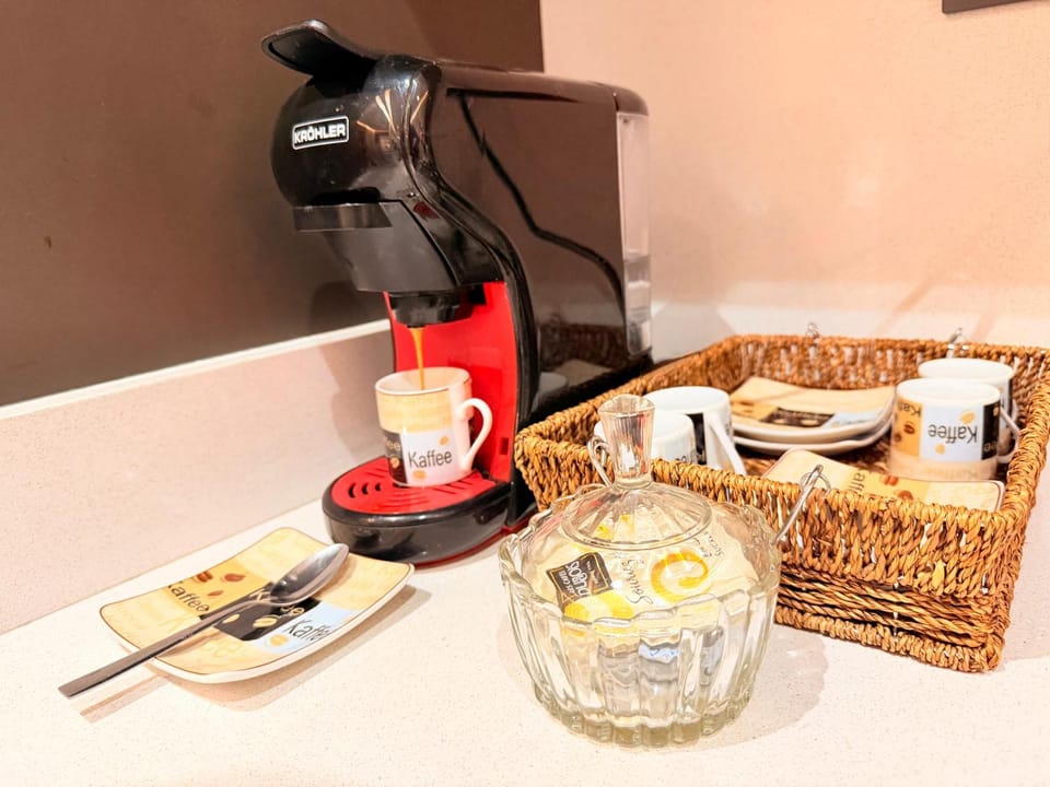 Coffee/tea facilities, Kitchen or kitchenette, Food and drinks, Breakfast, Drinks