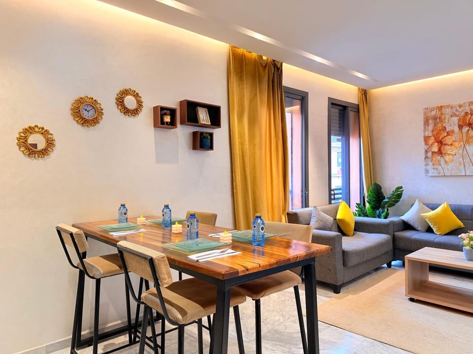 Living room, Seating area, Dining area