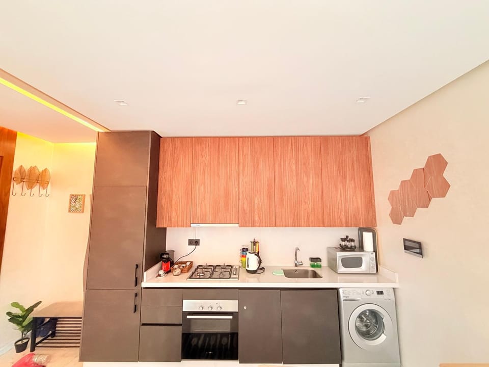 Coffee/tea facilities, Kitchen or kitchenette, oven, stove, washing machine