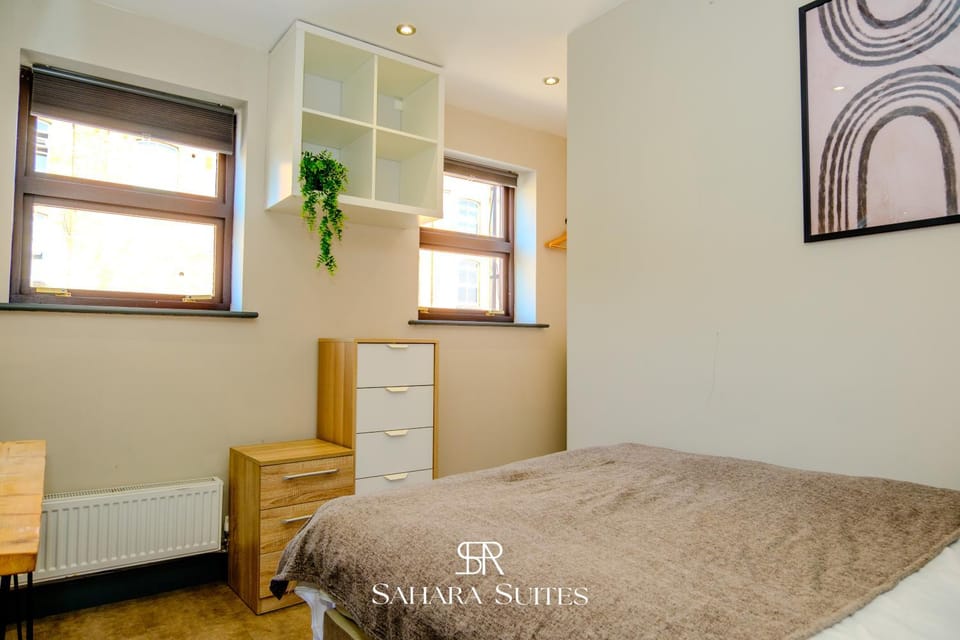 24 Bedrooms Ensuite Home - Derby City Centre - Free Parking House in Derby