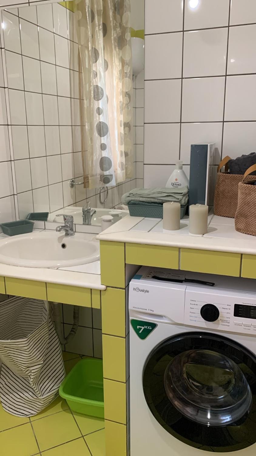 Bathroom, washing machine