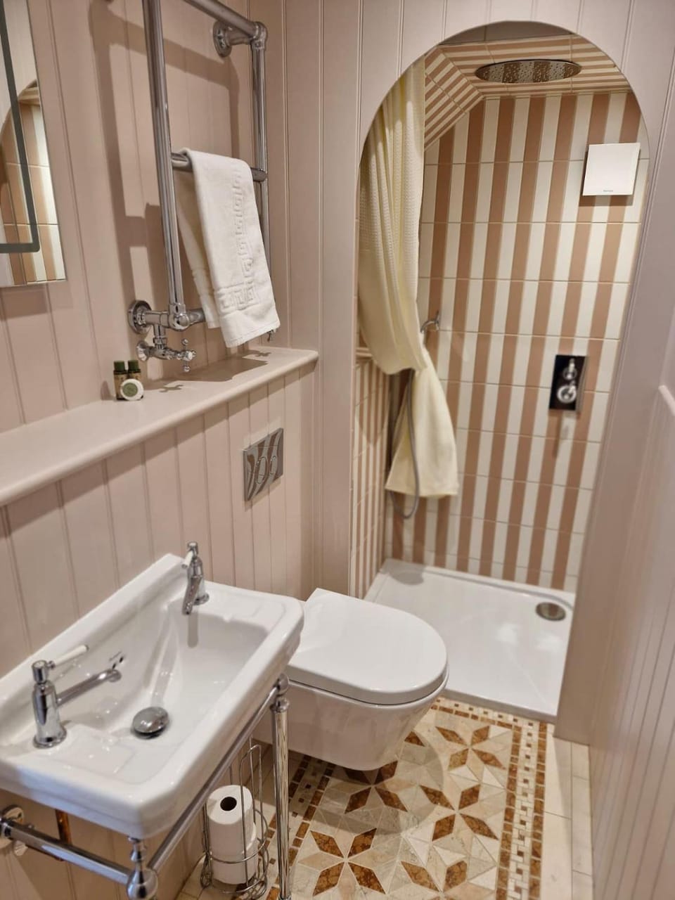 Wye Valley Retreat - Sleeps 17 House in Forest of Dean