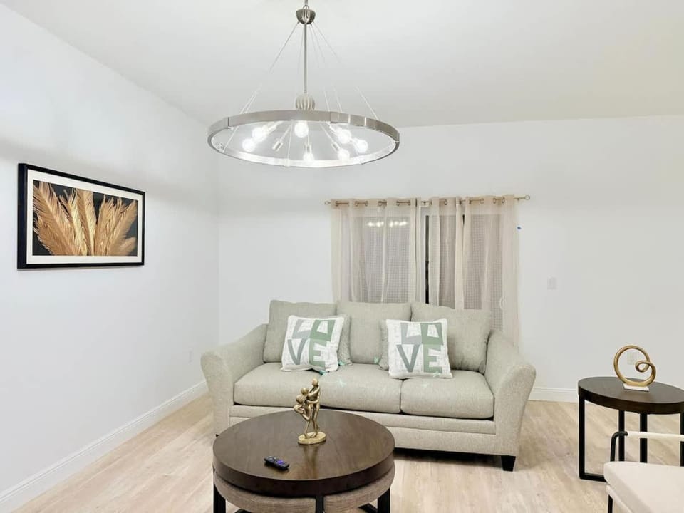 Spacious 4BR 2BA Retreat in Port Charlotte House in North Port