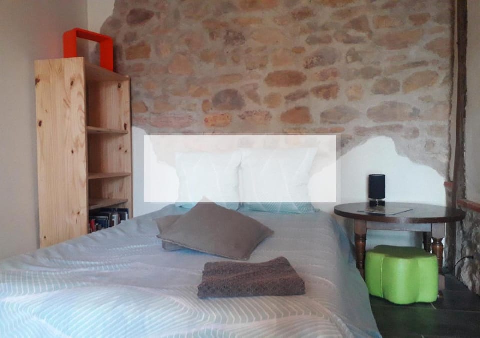 Bed, Guests