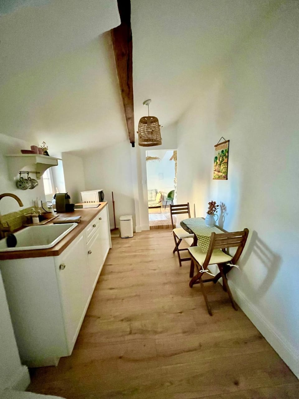 Kitchen or kitchenette, Dining area, stove